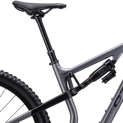 skaut-30-pro-seda-2026-d4